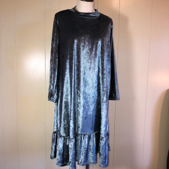 Peach Love California Dresses & Skirts - Size large Peach Love blue velvet shift dress
